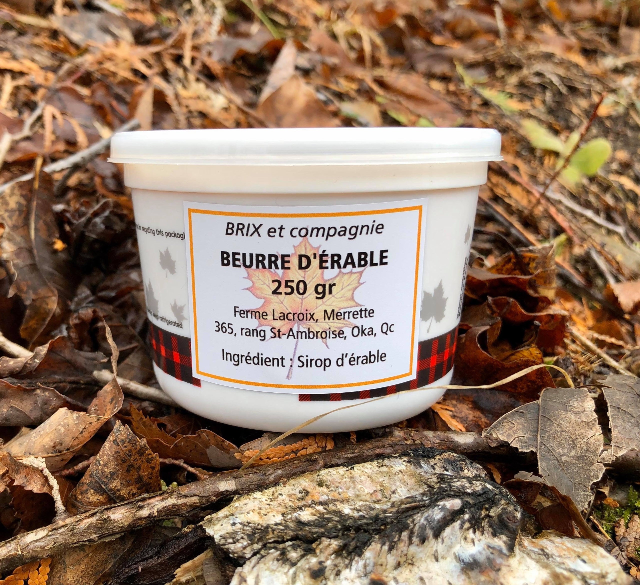 Beurre d'érable pot de plastique (Maple butter in plastic container)